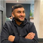 Amateur english tutor teaching basic english to foreigners